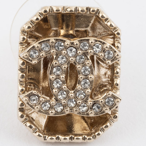 CHANEL Authentic Gold Earrings - Picture 4 of 10